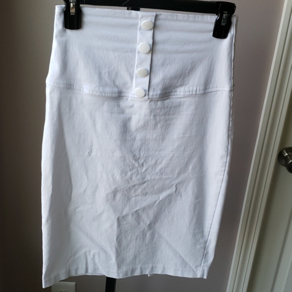 High Waist White stretchy skirt, size M.